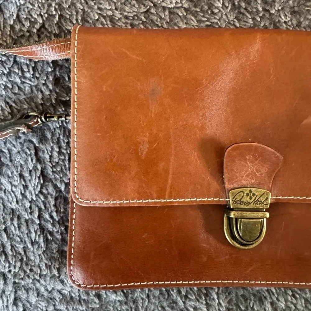 PATRICIA NASH Lanza Leather Crossbody Bag